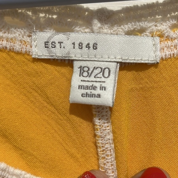 Gorgeous Yellow tunic, embroidered with white lace, Size 18/20 EST 1946. - Picture 3 of 7